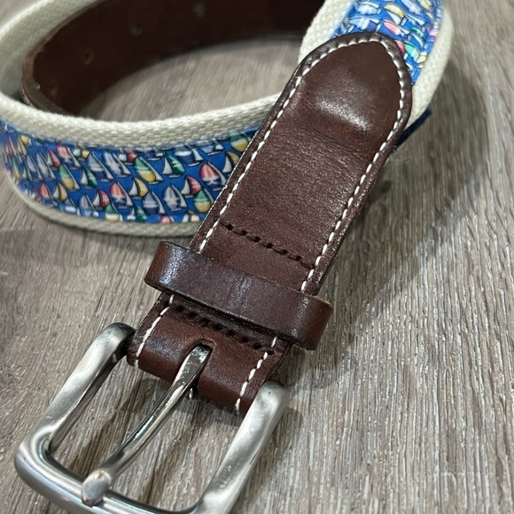 Mens Vineyard Vines 30W Navy Sailboat Pattern Classic Preppy Canvas Leather Belt - Picture 4 of 6